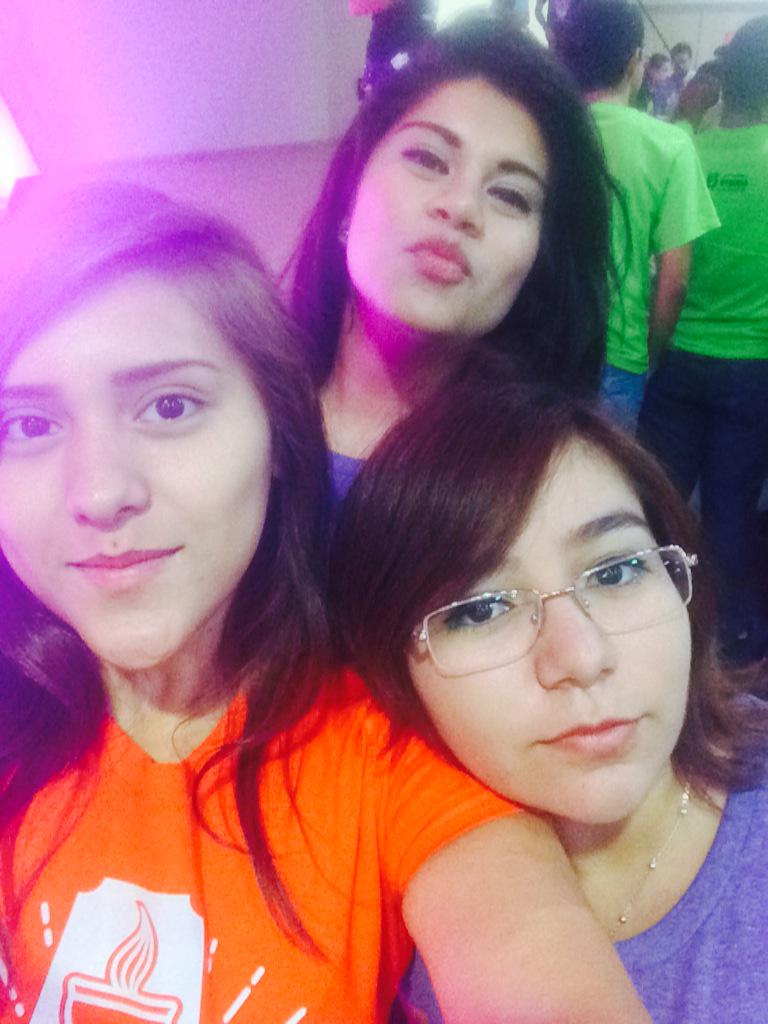 karissaZerep's tweet photo. #soylider @LiderEmpUVM  #morado http://t.co/d90oPQYoyG