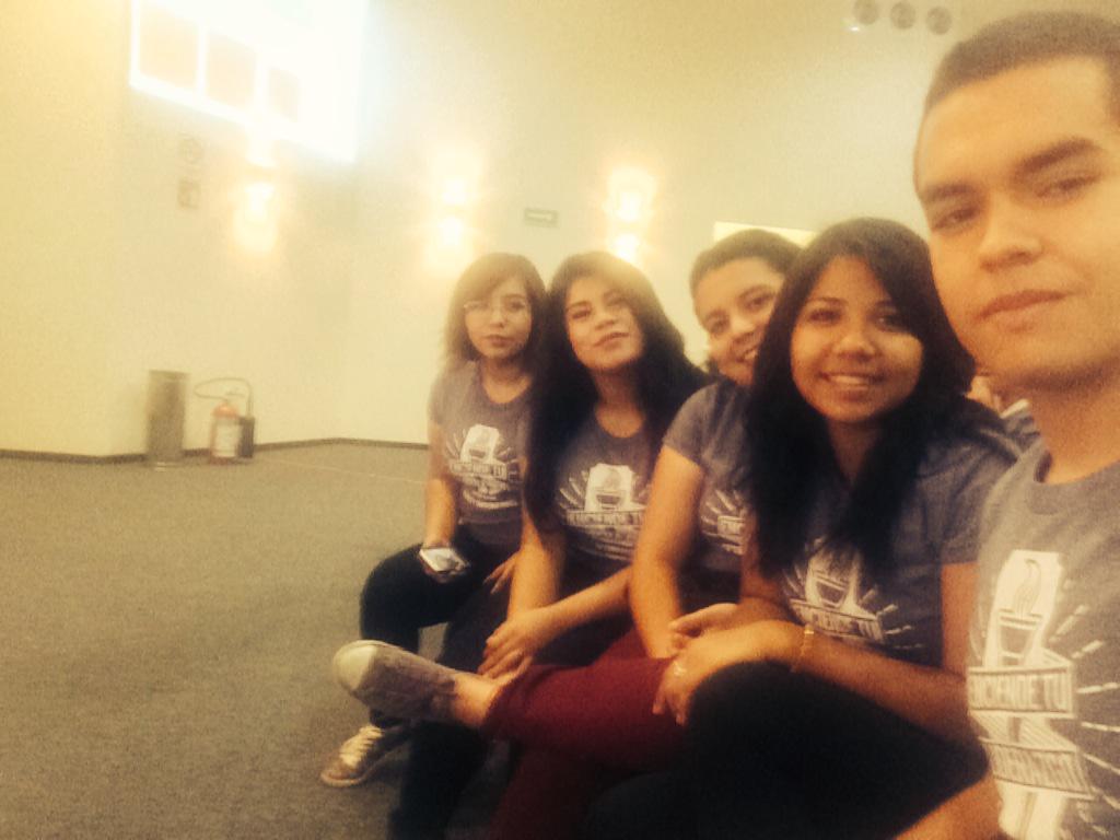 karissaZerep's tweet photo. #soylider @LiderEmpUVM #morado http://t.co/exDWKdd4Mg