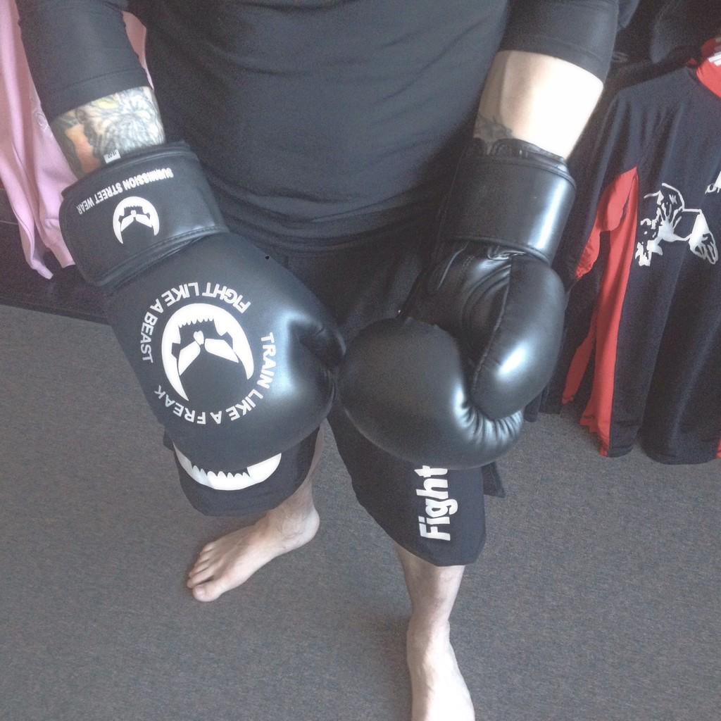 fightergear's tweet image. Giving these away 4 #free at 400 followers on our instrgram. All leather #boxing gloves.  #tlfflb #nostringsattached