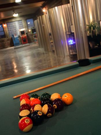 927studios's tweet image. Come try out these crazy tricks on the 927 Studios pool table! #pooltricks #billiards modo.ly/1DdF4oV...