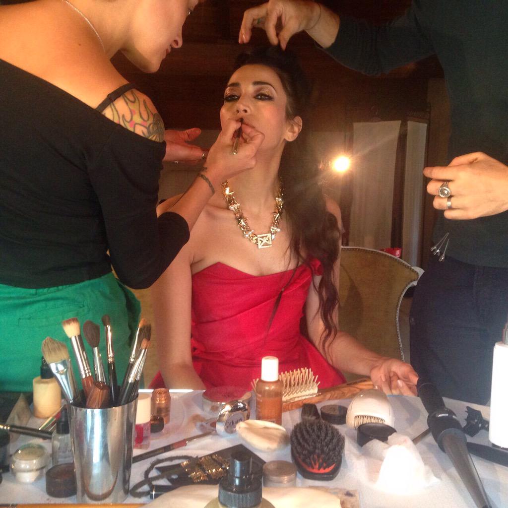 ninazilli's tweet photo. Vestiti e gioielli! Ci stiamo divertendo un casino @NzCollections superluccicume #shooting #nzcollections #staysoul http://t.co/IYFVOYixXh