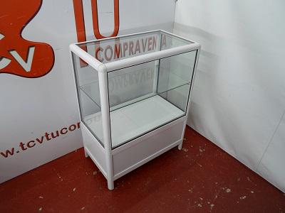 TCVTuCompravent's tweet image. Mesa auxiliar metal y cristal blanca 70x40x90 cm. 50€ tcvtucompraventa.com/mobiliario-tra…