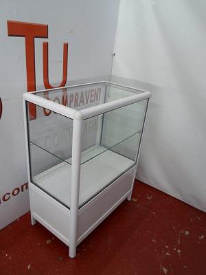 TCVTuCompravent's tweet image. Mesa auxiliar metal y cristal blanca 70x40x90 cm. 50€ tcvtucompraventa.com/mobiliario-tra…
