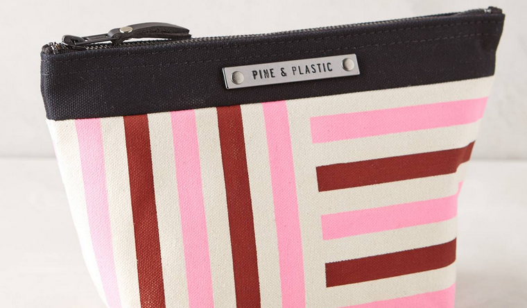 pineandplastic's tweet photo. Never ever too late for the perfect #college #graduation gift for her .... just sayin'! http://t.co/adY1iBKpZX http://t.co/oGtszA1M3b