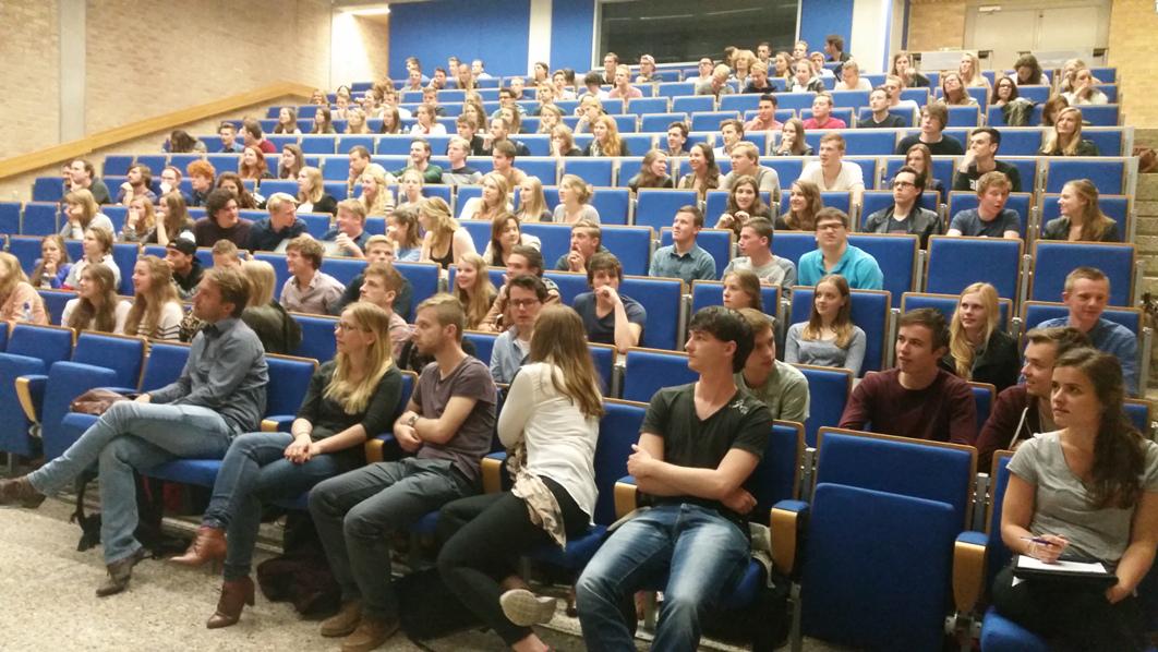 RadboudFdM's tweet photo. Vandaag vond de Facultaire Mentorenbijeenkomst plaats voor onze mentoren van de #RUIntro15! http://t.co/f6lZpFNNsn