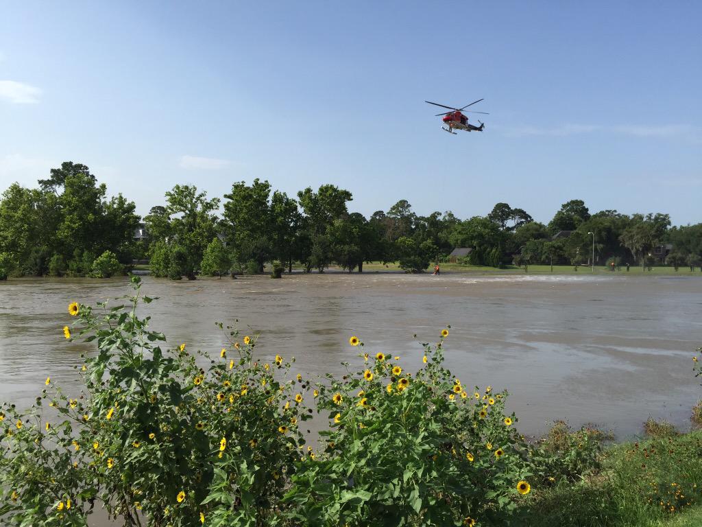 JamieAdams77's tweet photo. Brays Bayou victim recovery about 10am. #HoustonFlood http://t.co/LCtBEU06ly
