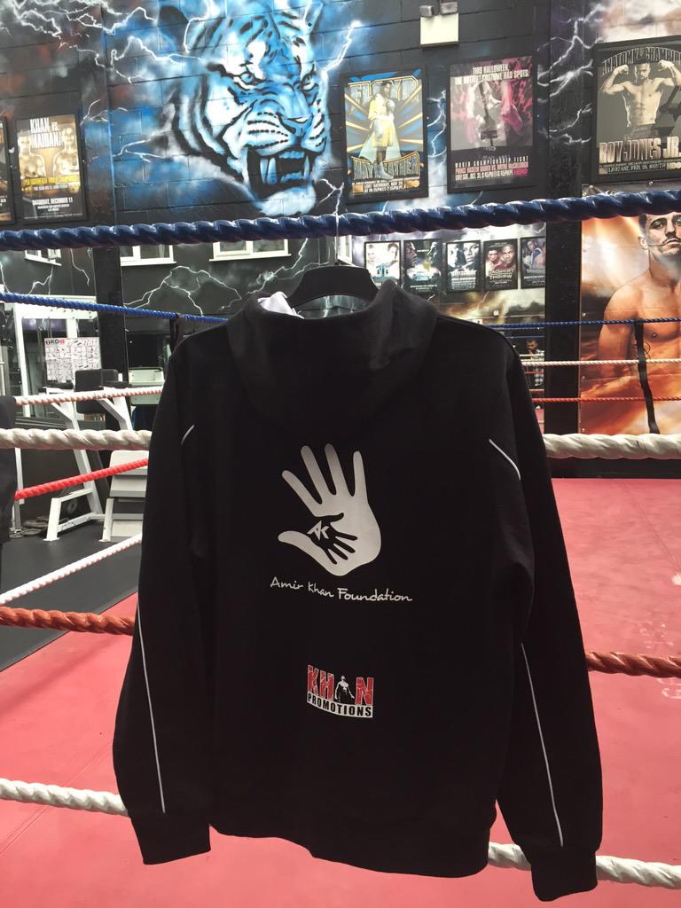 FightLabel's tweet photo. #Competition RT and Follow @FightLabel for a chance to win this official @AmirKingKhan tracksuit #Win #TeamKhan http://t.co/LwQbJxOisj