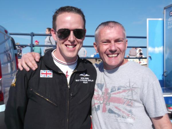 RickyMacca6's tweet photo. @Eurofighter_1 #EFCloseUp I did get a bit closer but only to Noel Rees ! http://t.co/uUr9rwSYNC