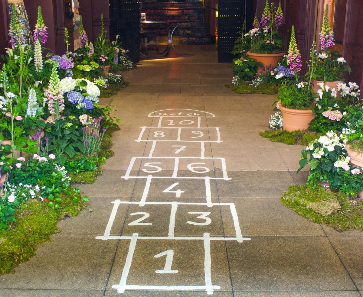 sketchlondon's tweet photo. Walk this way... #CFS #hopsketch #blooming with many thanks to Christophe Berreterot http://t.co/Q8Hbi2zBB2