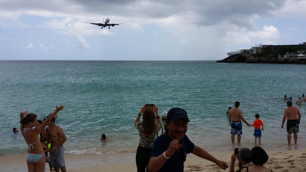 MohammedGari's tweet photo. Who is flying here? Me or her😅 http://t.co/RtuAlGbD5A