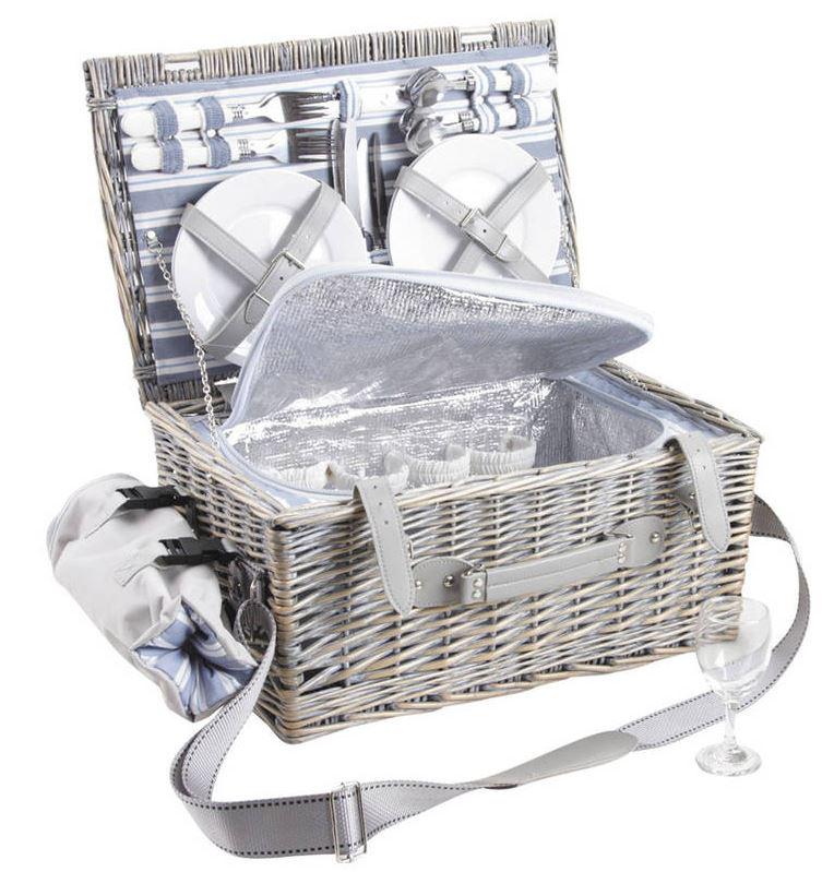 HelloBerryWorld's tweet photo. Follow @SweetEveStrawb &amp; RT #StrawbHamper to enter our #comp to #win a luxury picnic hamper http://t.co/ypFoHxJkw4 http://t.co/PCfZMj00VO