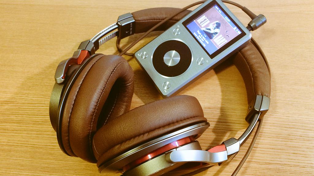 HeadFiYYC's tweet photo. Gave this a whirl last night. Glorious! New #FiioX5 + #MSR7. @USAudioTechnica @FiiO_official @James_fiio #HeadFiYYC http://t.co/x5oKoBSXCV