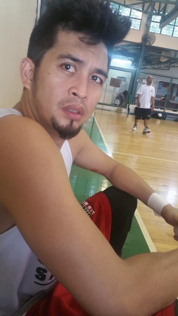 TherealMac45's tweet photo. Di naman ako halatang gulat noh mga kabs. Hahaha. Stay safe #NSD http://t.co/qYdI87hqk7