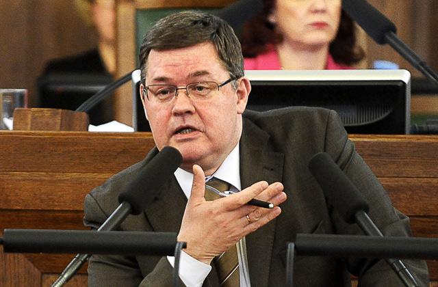 ZalaPartija's tweet photo. Deputāts K.Seržants (LZP): Sodi jāpalielina, jo braukšanas kultūra Latvijā zem katras kritikas
http://t.co/92R5sYDXu0 http://t.co/zyDWecrKQY