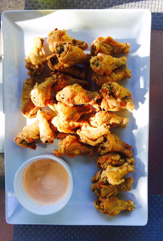 scitron's tweet photo. @latimesfood Oven-Fried chicken wings #weekendeats #MDW http://t.co/yOXMPlyYmL