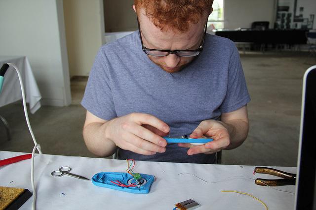 IntelEdge's tweet photo. Measure of Success: Congrats Team Blue Tape for winning #PCHHackDub w/ an #Edison-powered measuring tape! #IntelIoT http://t.co/gOcAWZekDW