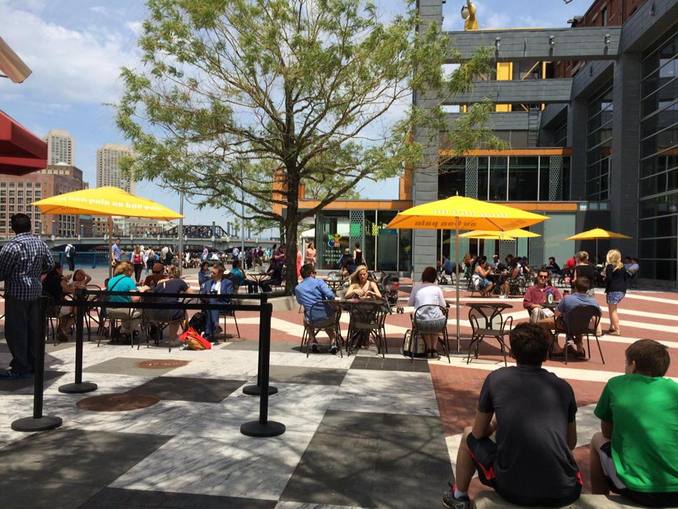 BosHarborWalk's tweet photo. @BosChildMuseum's Milk Bottle open for ice cream &amp; snacks. Great HarborWalk segment to enjoy brown bag lunches, too. http://t.co/wndCUlLSez