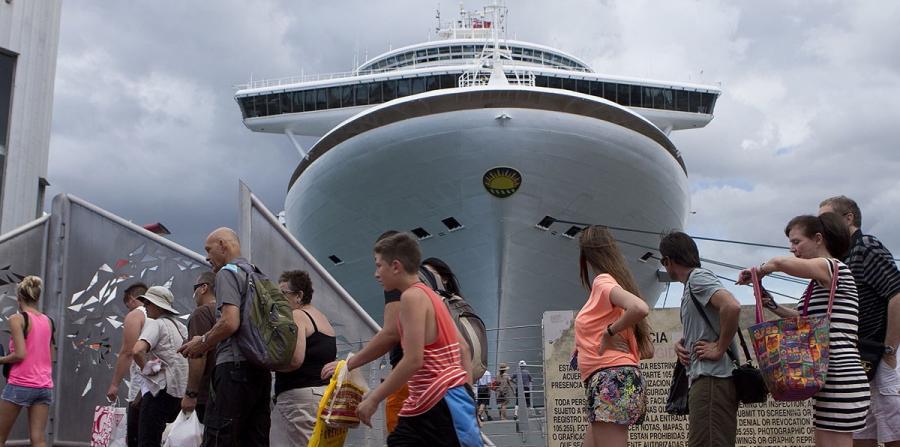 ElNuevoDia's tweet photo. Más personas visitan la Isla en crucero | Descubre cuánta gente está llegando - http://t.co/ALk57N42ae http://t.co/80N0DVyXQ7