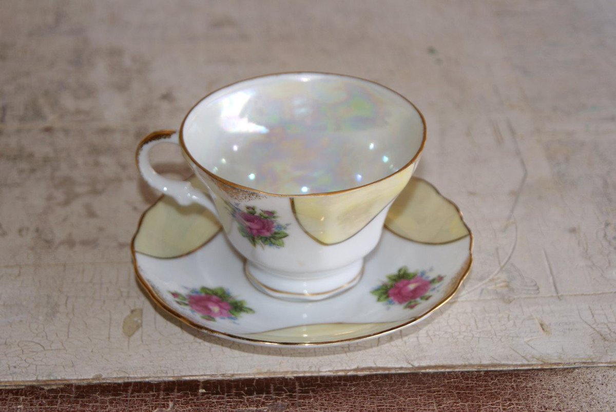 Wisdom_Lane's tweet image. 1960s Enesco Tea Coffee Lemonade Barista Cup And Saucer With Gold Trim A… etsy.com/listing/122237… #Etsy #RosePattern