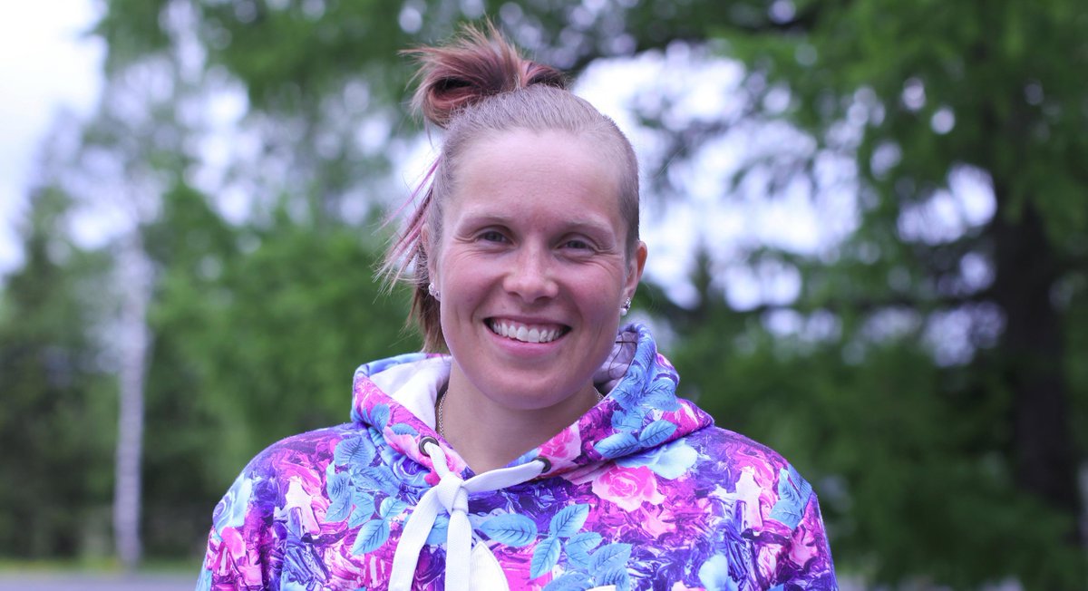 Orpon passariosasto kertaiskulla kuntoon.  Valkovenäläinen Alina Adamenya sekä Maria "Mantu" Tuominen OrPoon.
