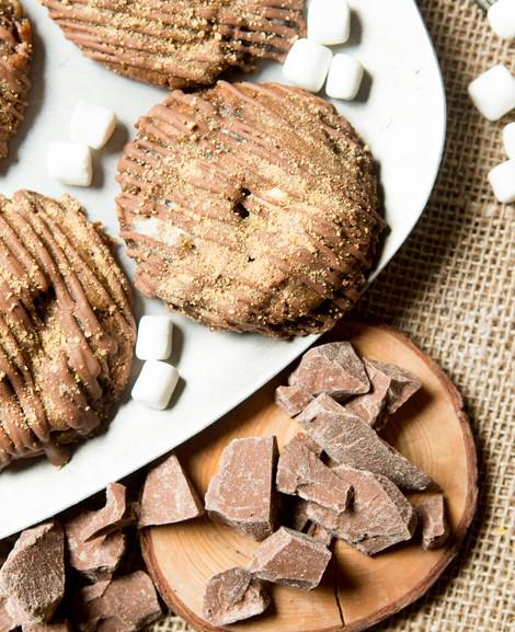 S'mores with Nutella? Improving on a classic: bit.ly/1IcX5KI #nutella #smores #marshmallows