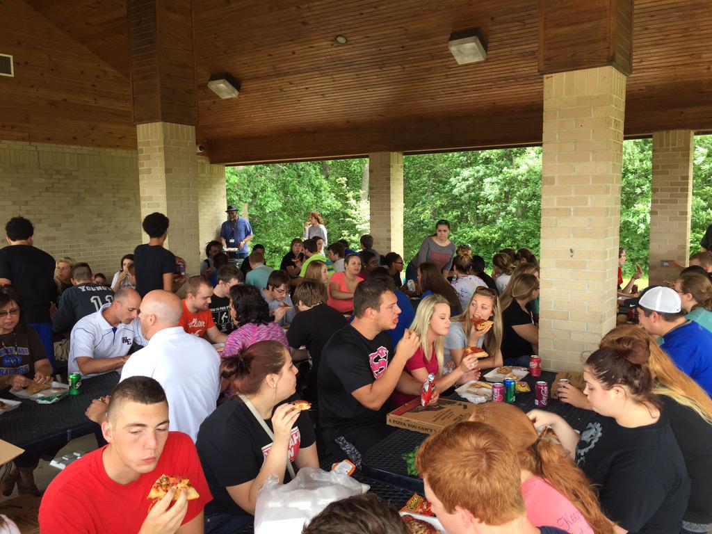 WEGuidance's tweet photo. What a GREAT group! @WEClassof2015 #RaiderNation #seniorwalk2015 http://t.co/t6z5OJLPNo