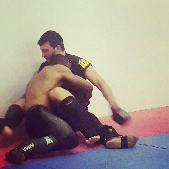 anicetkanyeba3's tweet photo. MMA sparing anicet kanyeba http://t.co/QolNk0k9H6