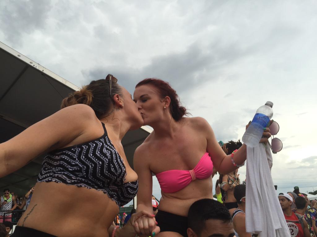 lindseynbryan's tweet photo. #SMFTampa2015 was AMAZING! I love you guys!!! #SMF2015 #SMF #EDMFamily http://t.co/ayRv6Wo4ie