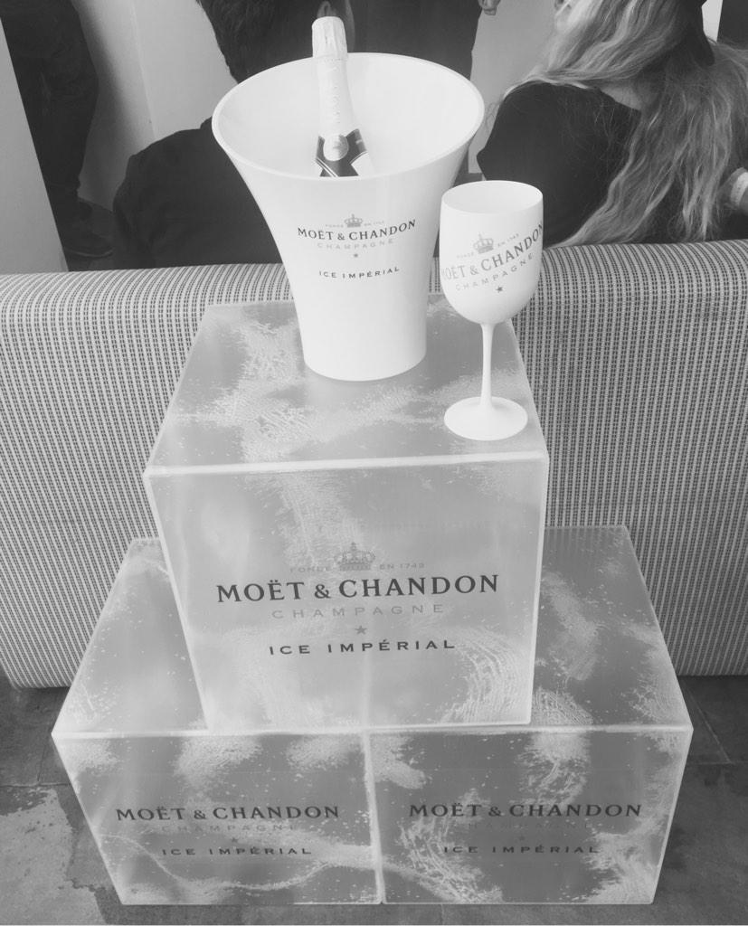 verucasalt_vs's tweet image. Ice white @Moet_UK #Champagne #Overice #iceimperial @DandDLondon #madison #rooftop #view #london #StPauls