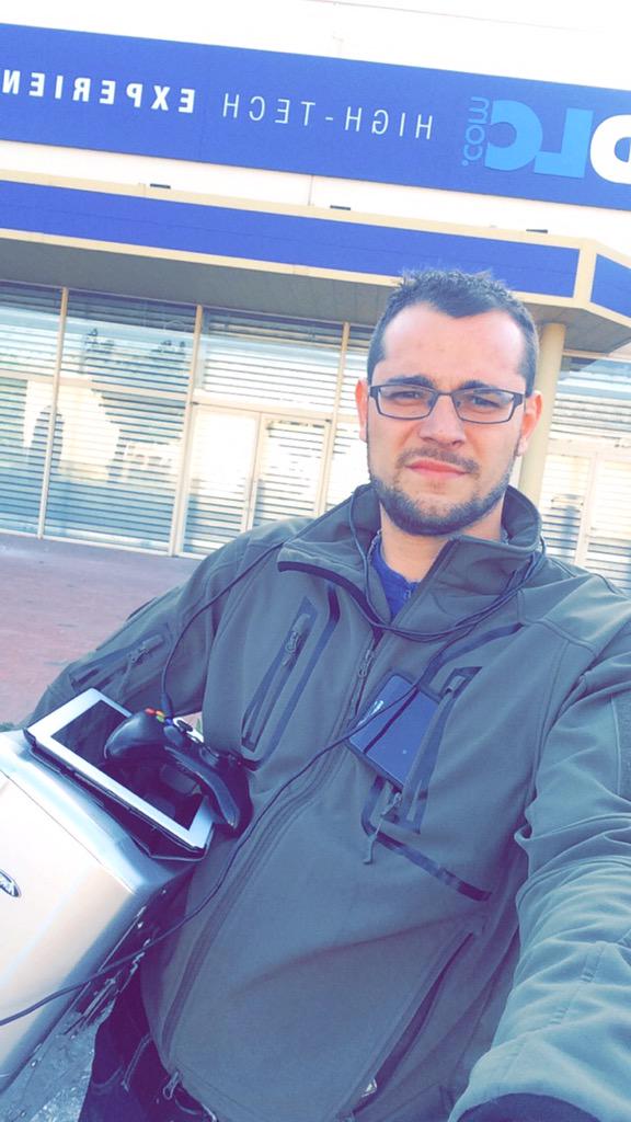 MariilynVincent's tweet photo. #Selfie #LDLCàAvignon #Winner #Geek #JamaisAsser #Ouverture #VincentGommard http://t.co/xPDhWBQ8TW