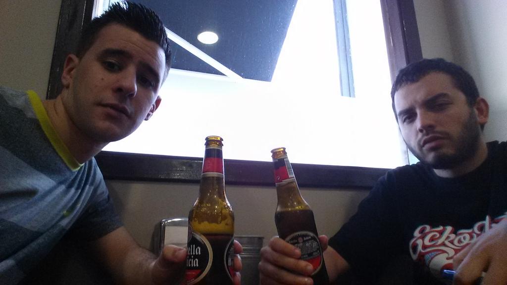 adormifs's tweet photo. Cargando combustible..Comienza la previa. #GoAdormi #AdormiOMuerte http://t.co/wWTcV4SrwH