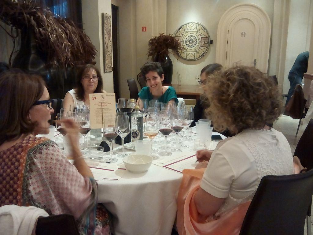 Ya se están catando el rosado y el tinto en .<a href="/AmaviConcurso/">Amavi</a> #ConcursoAmavi ¿Qué opinará este jurado amateur? #vino