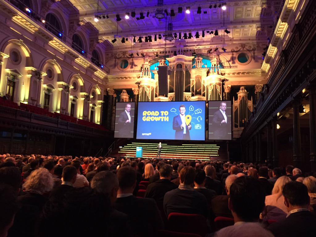 Eddie1302's tweet photo. #OptusVision ... Full house! http://t.co/sYkSaRQIFi