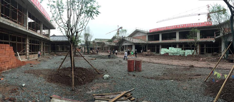 williamlafarge's tweet photo. [#China] En déplacement sur le site de @jihuapark à #Chongqing, la "ville-montagne" #modeChantier #jihuaGroup http://t.co/Q1NDqyvkiD
