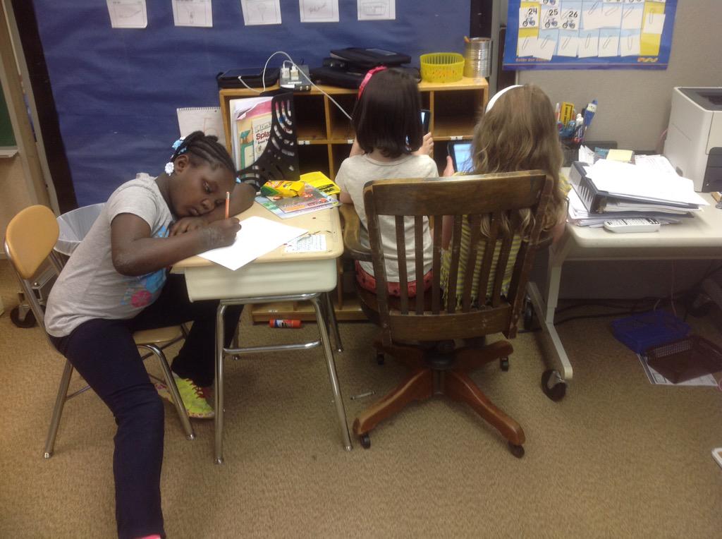 MrWhite2ndgrade's tweet photo. Ss worked on their challenges today in different ways. Partners, groups, solo, paper, iPad. Ss Choice #dg58learns http://t.co/uKYklsQuIp