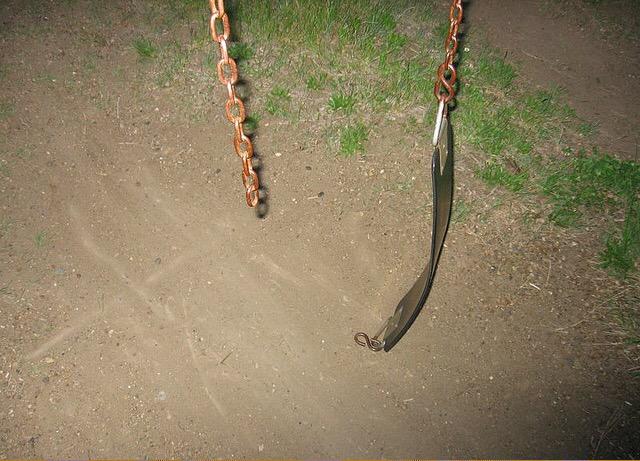 mainsm16's tweet photo. Some things can't be trusted after being broken... Like a swing http://t.co/V4YqptItjc