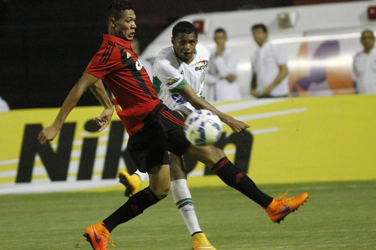 EsportesDP's tweet photo. 'Jogador de Europa': alemães vieram ao Recife e podem fazer proposta por Joelinton, do Sport http://t.co/qWH761z9S4 http://t.co/LtA5KkYhbl