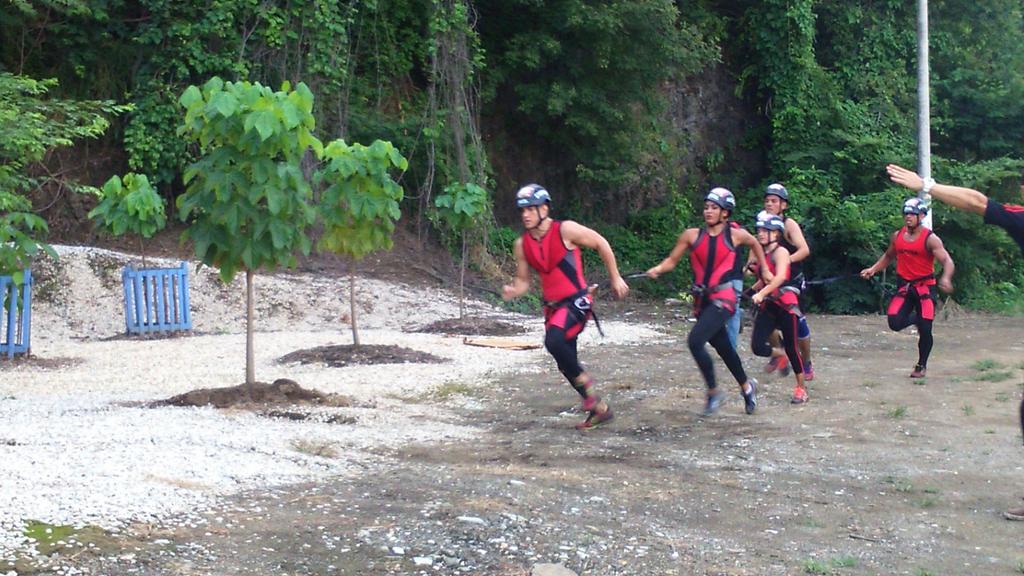 TCdeportesEC's tweet photo. ¡Rojos en primer lugar! Ellos tendrán que escalar grandes alturas.
¡Se viene la segunda parte!
#ElReality7en http://t.co/tJTkzHvC49