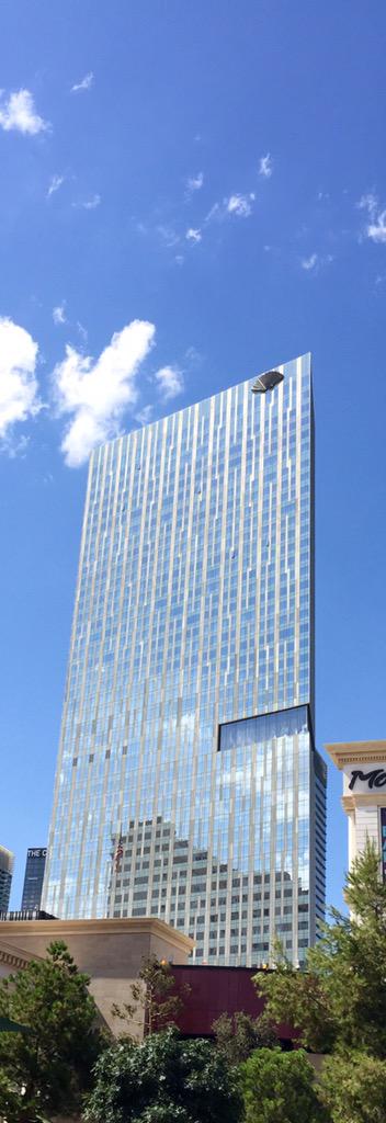 Kaichao's tweet photo. Our place in the sky! #notcomplaining Thank You @MO_LASVEGAS, you know us too well! #MOsales #cupcakes #vegas http://t.co/m8Fcb21m1x