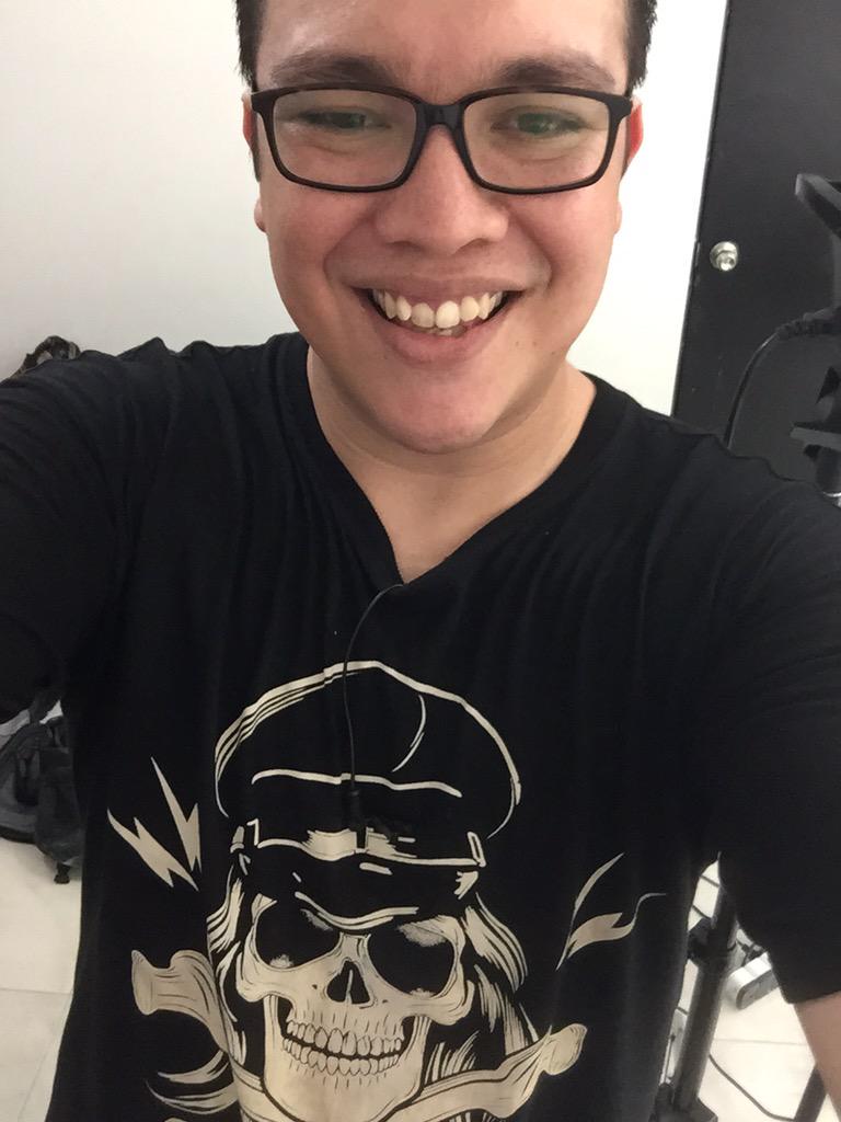 Aquí fresa con el regalo que me mandaron los de las playeras TOXIC