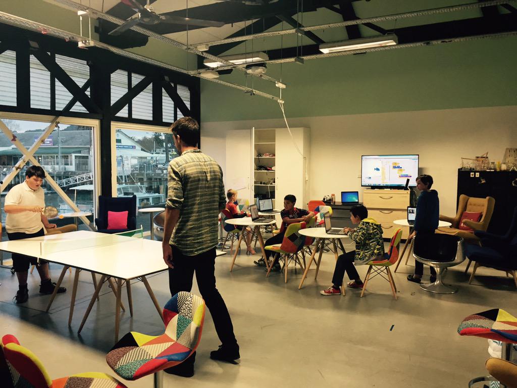 _academyEX's tweet photo. Hello Team Gisborne - good to see some tinkerers of the future engaging in an after school coding lab #technology http://t.co/AEbLjhLvMK