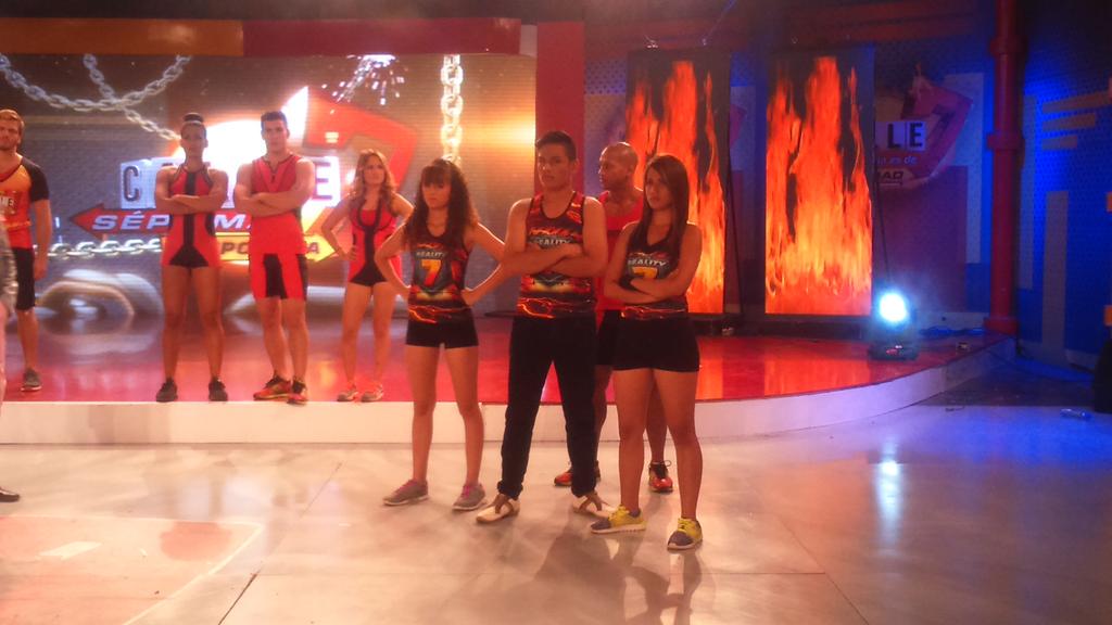 TCdeportesEC's tweet photo. ¡Mariela se queda en Calle 7! ¿Te gusta la decisión del rojo?
Usa el HT: #ElReality7en http://t.co/NGnjQTQohs