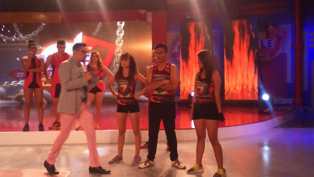 TCdeportesEC's tweet photo. ¡Mariela se queda en Calle 7! ¿Te gusta la decisión del rojo?
Usa el HT: #ElReality7en http://t.co/NGnjQTQohs