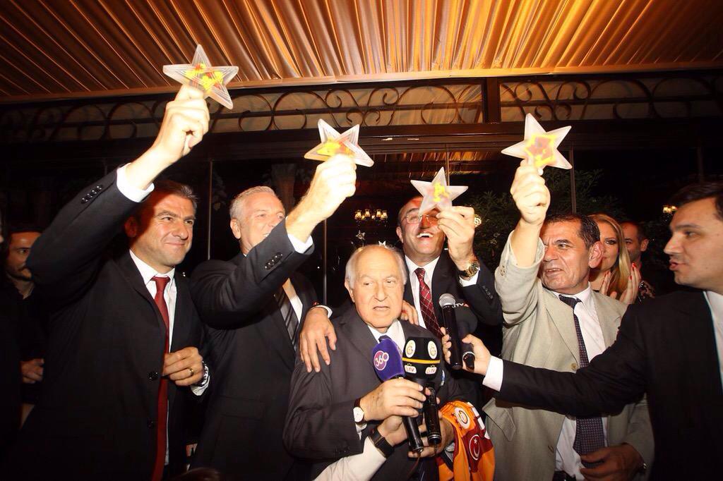 hamzahamzaoglu2's tweet photo. #İnanmayınDemistik Mayıs'lar Hep Bizim Kalacak!
En Büyük Galatasaray! http://t.co/7fZfOvRjGL