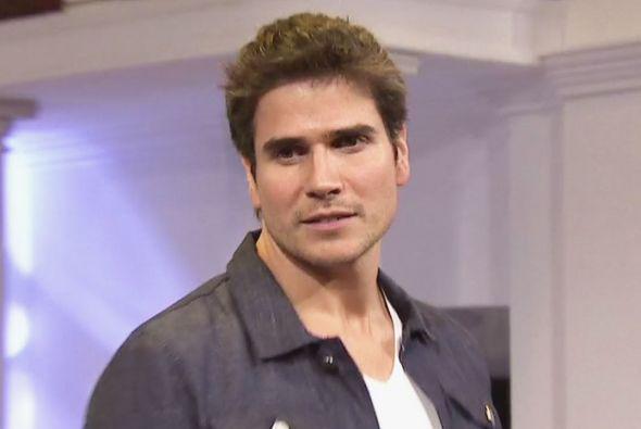 DanielArenasTF's tweet photo. "@UnivisionForos: @DanArenas vuelve a las telenovelas!¿Será un éxito? http://t.co/LHaRNa9vhw http://t.co/ToauxNGCtH"Seguro q sera EXITAZO"