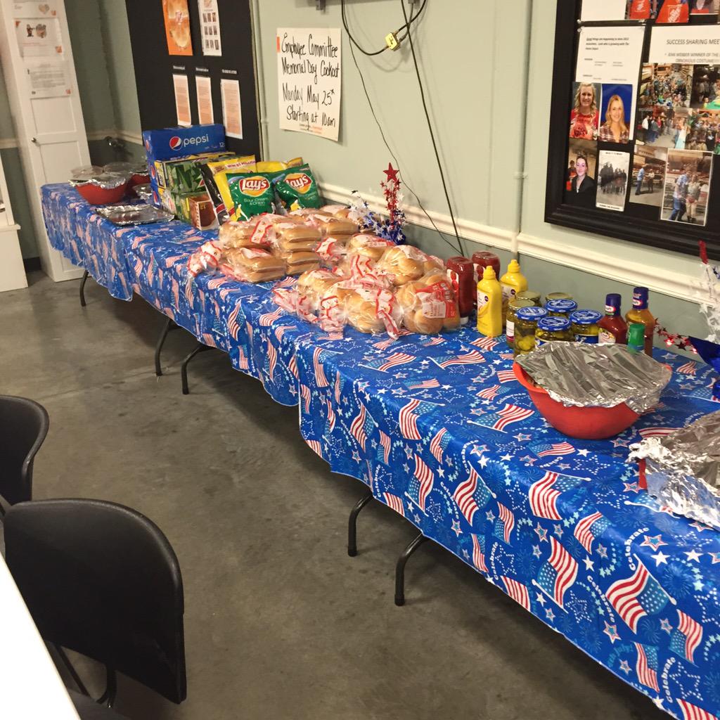 HDStore2613's tweet photo. @Joepratt35 @corelli189 Memorial Day Festivities! http://t.co/rEizEhQ6R3