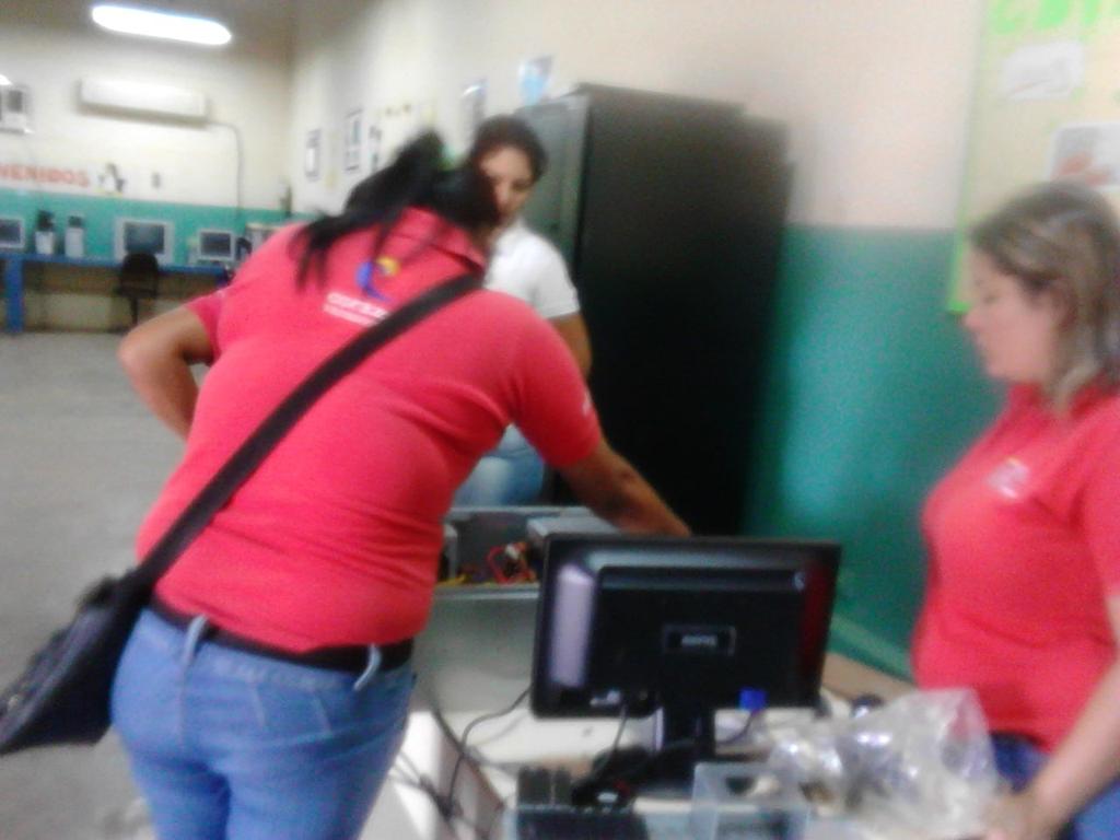 fundabitguaric2's tweet photo. Instalando Servidor Escolar EXO en E.B.B Mahomito en Valle de la Pascua #CaravanasDeLaVictoria http://t.co/2zHlCNeP2k