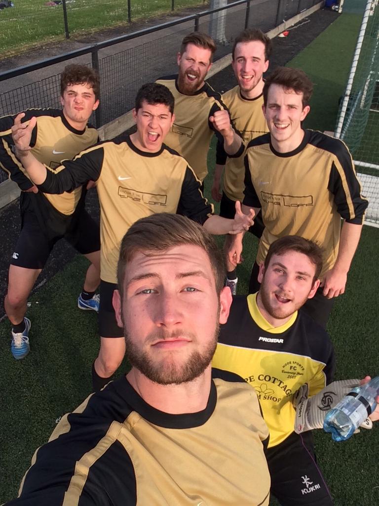 LoftLoungeFC's tweet photo. Great team photo post match, team chemistry 100 http://t.co/jExPob7Ia9