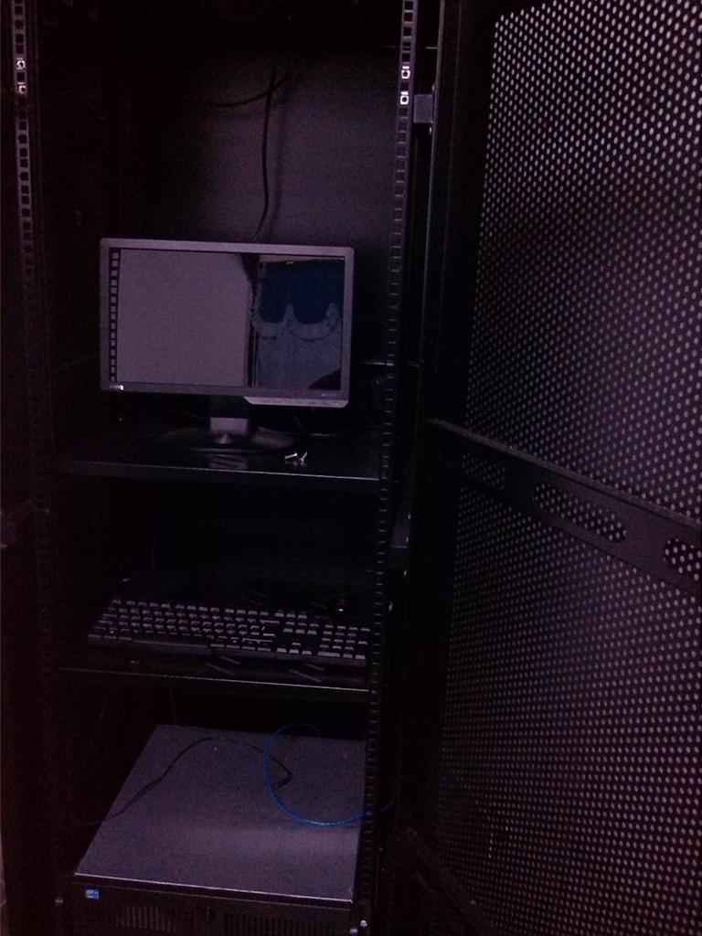 fundabitguaric2's tweet photo. Instalado Servidor Escolar en la U.E Campo Alegre, El Sombrero, Municipio Julian Mellado  #CaravanasDeLaVictoria http://t.co/Q6WekccN1F