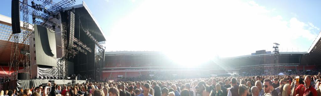 gavduncan's tweet photo. Awesome Foos gig at the Stadium of Light last night! (1 of 4) @foofighters #FoosAtSoL @StadiumOfLight http://t.co/cIlJiDHDV5